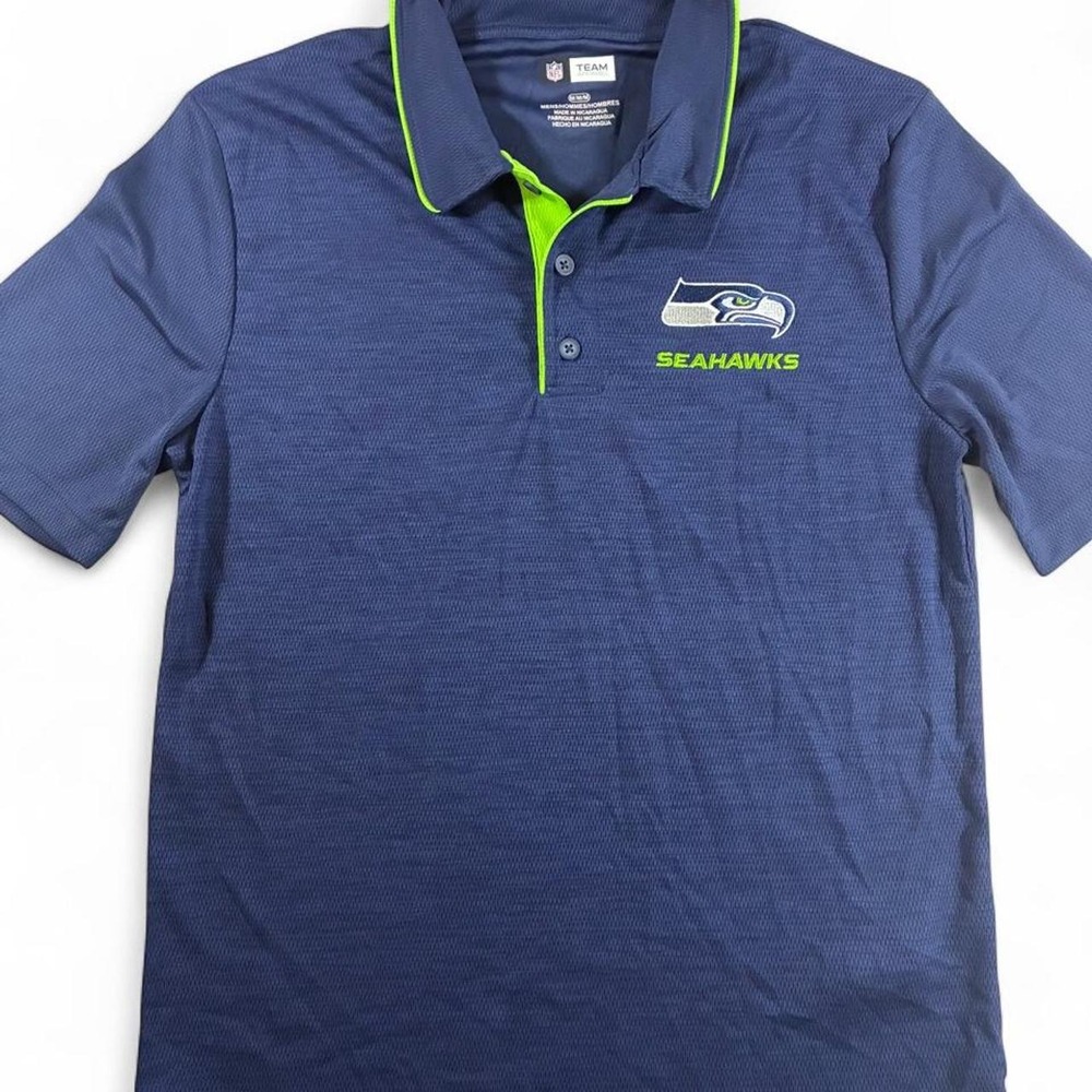 NWOT Seattle Seahawks NFL Team Apparel polo shirt. Men's size medium.